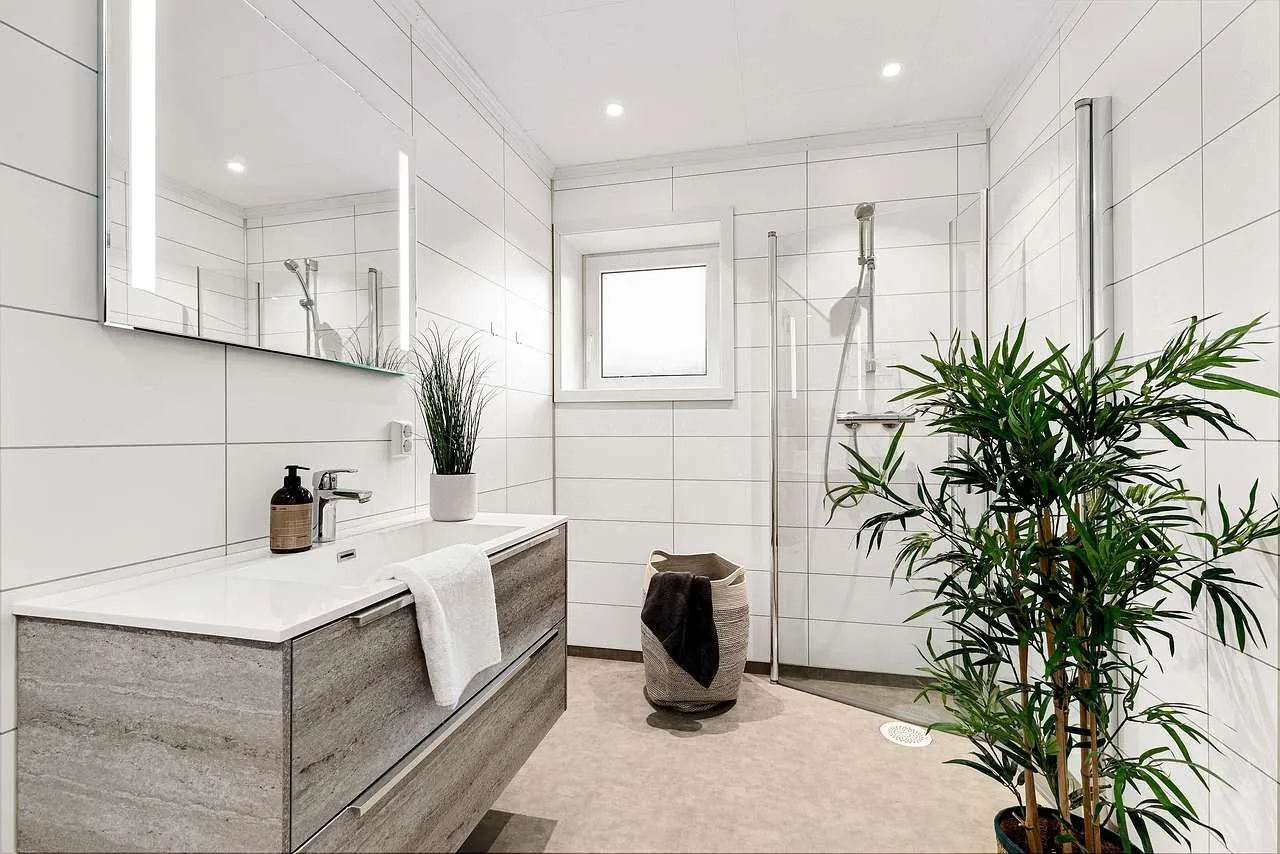 Small Bathroom Ideas: Space-Saving Tips